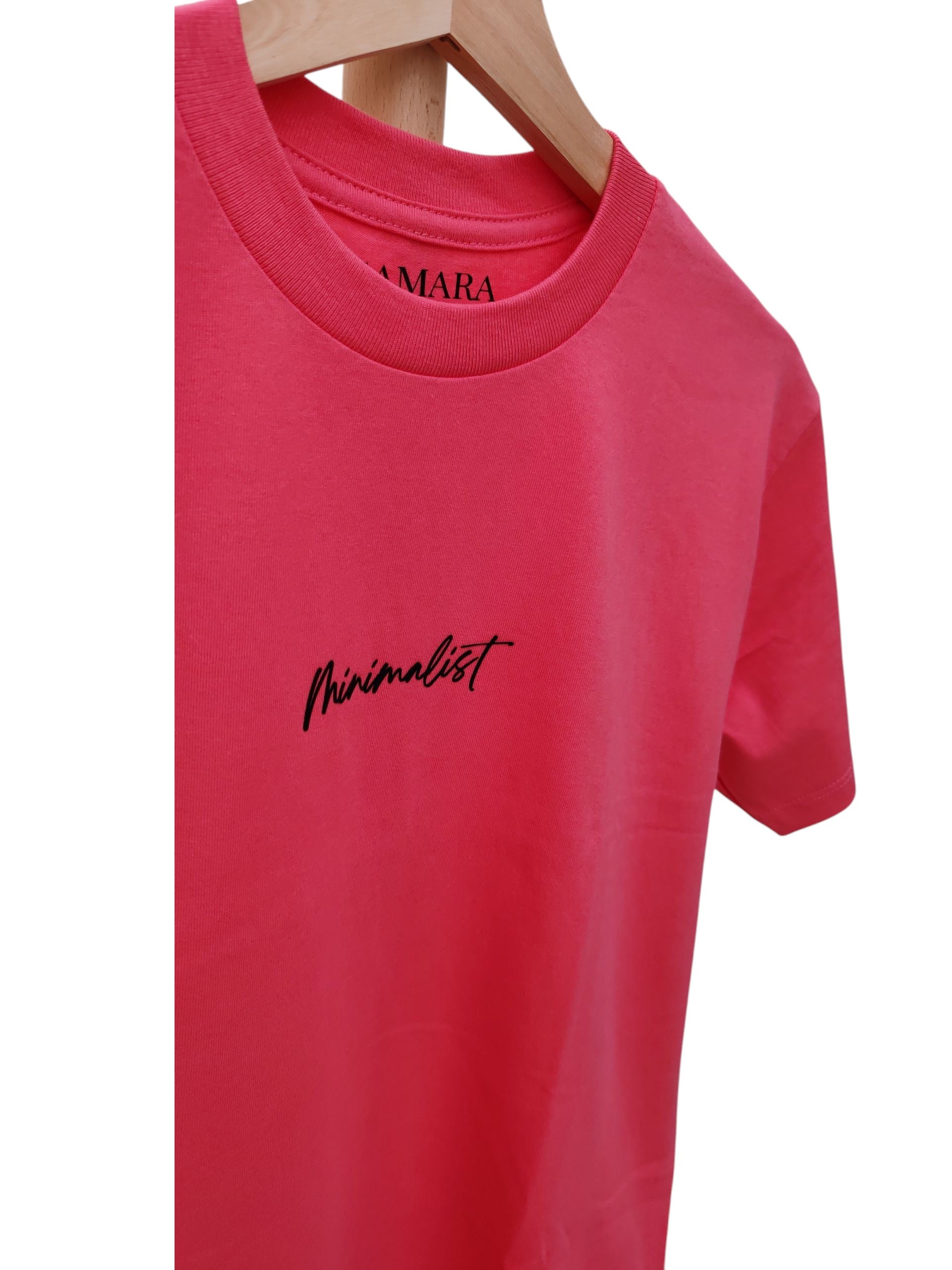 Playera salmón de cuello redondo, diseño minimalist