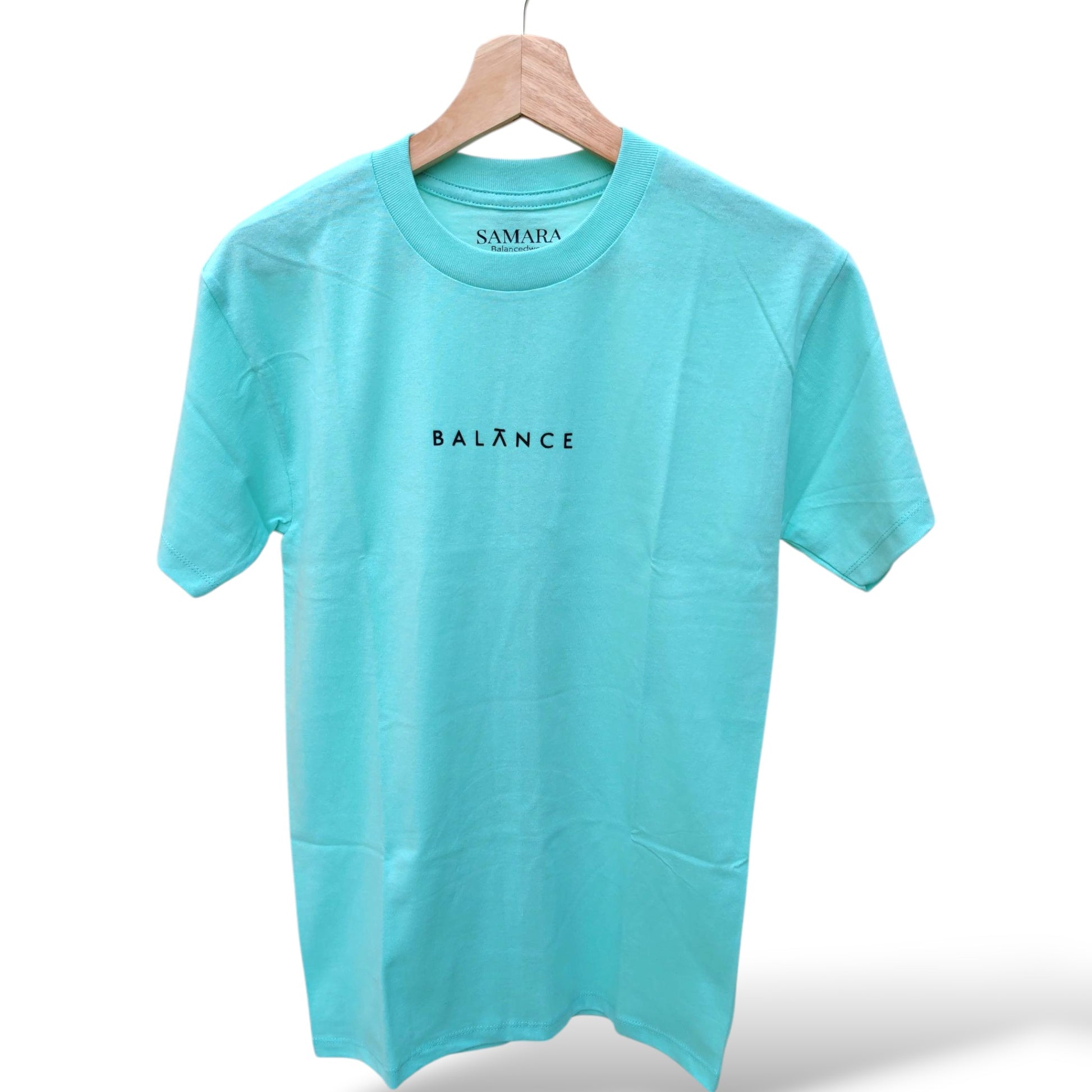 Playera menta de cuello redondo, diseño balance