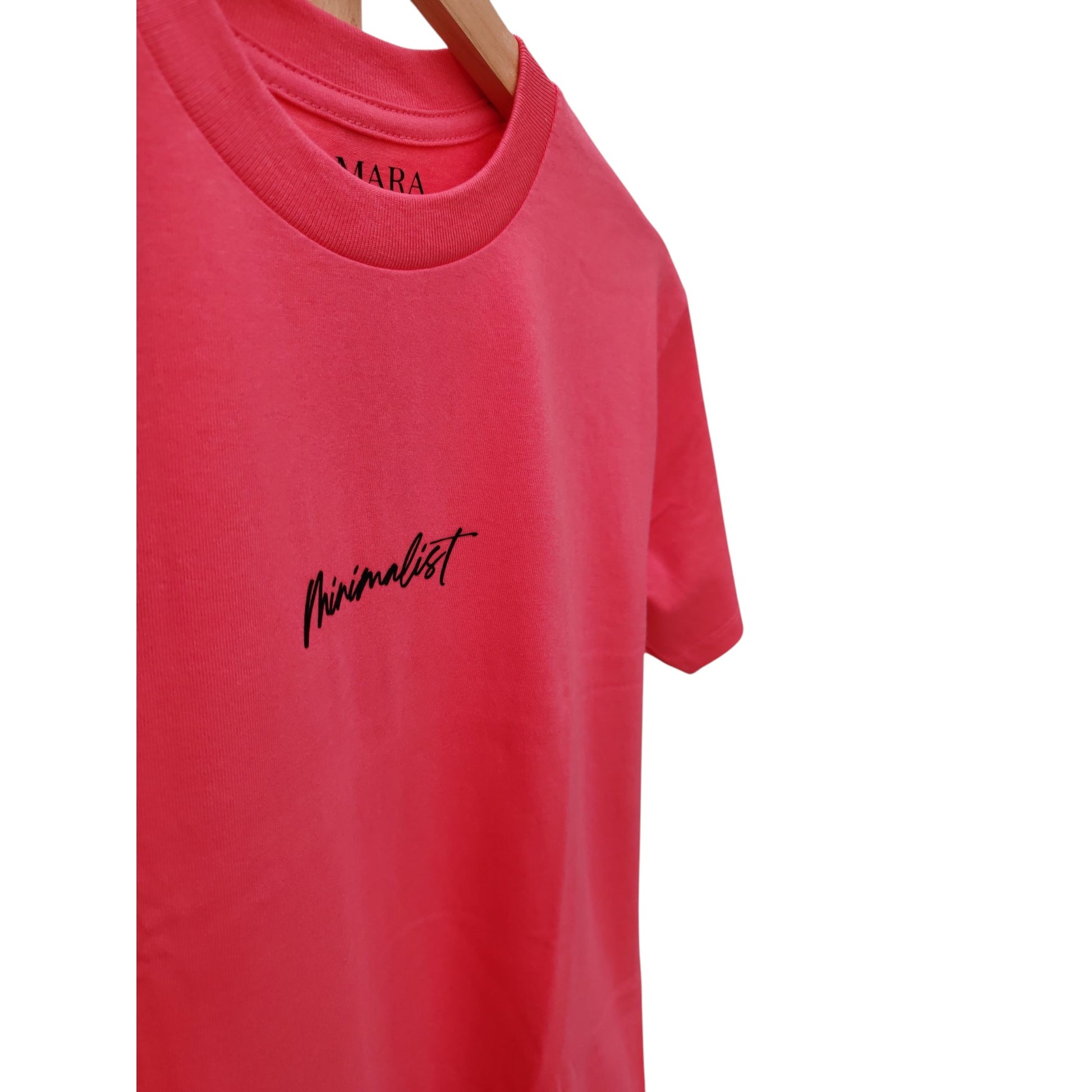 Playera salmón de cuello redondo, diseño minimalist