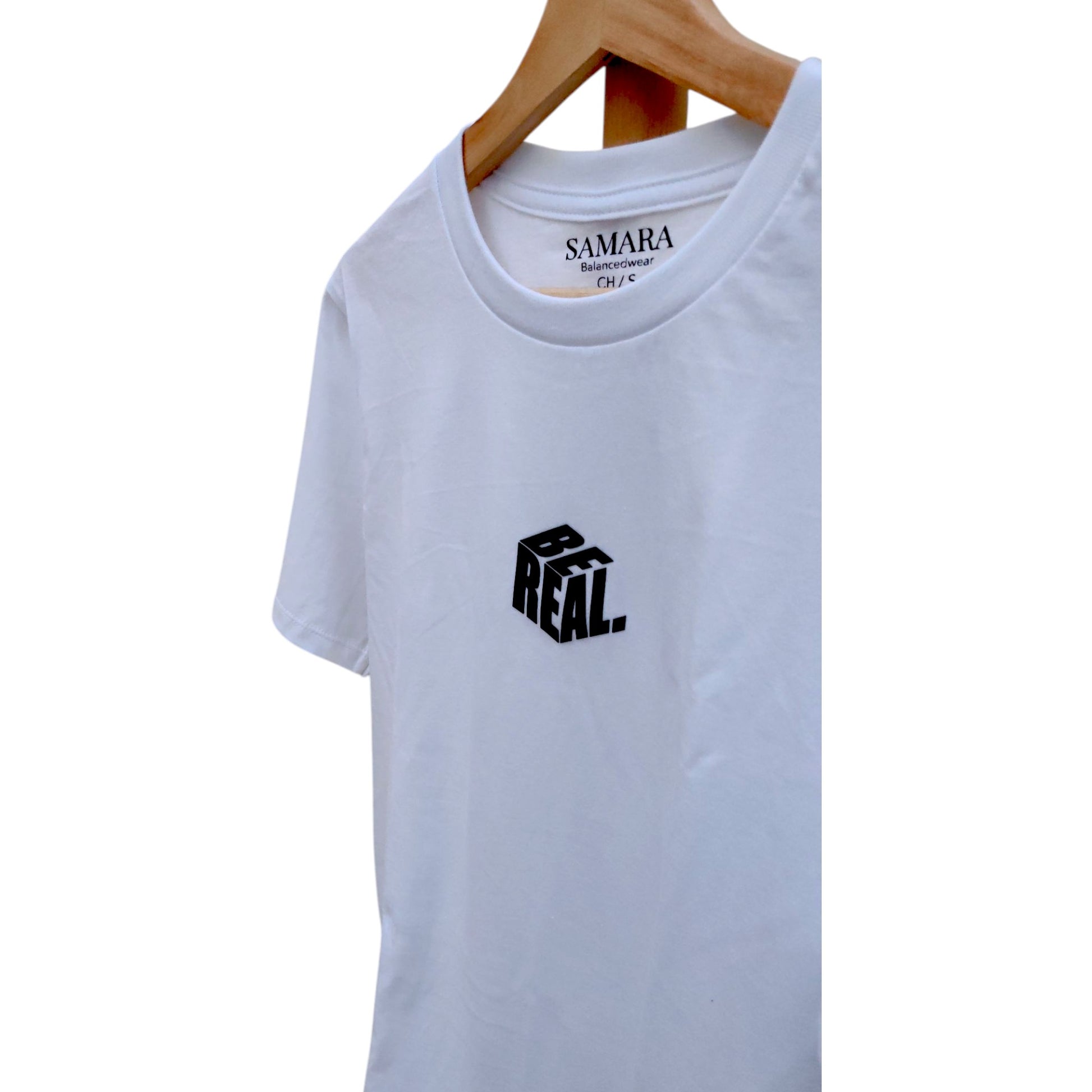 Playera blanca de cuello redondo, diseño Be Real