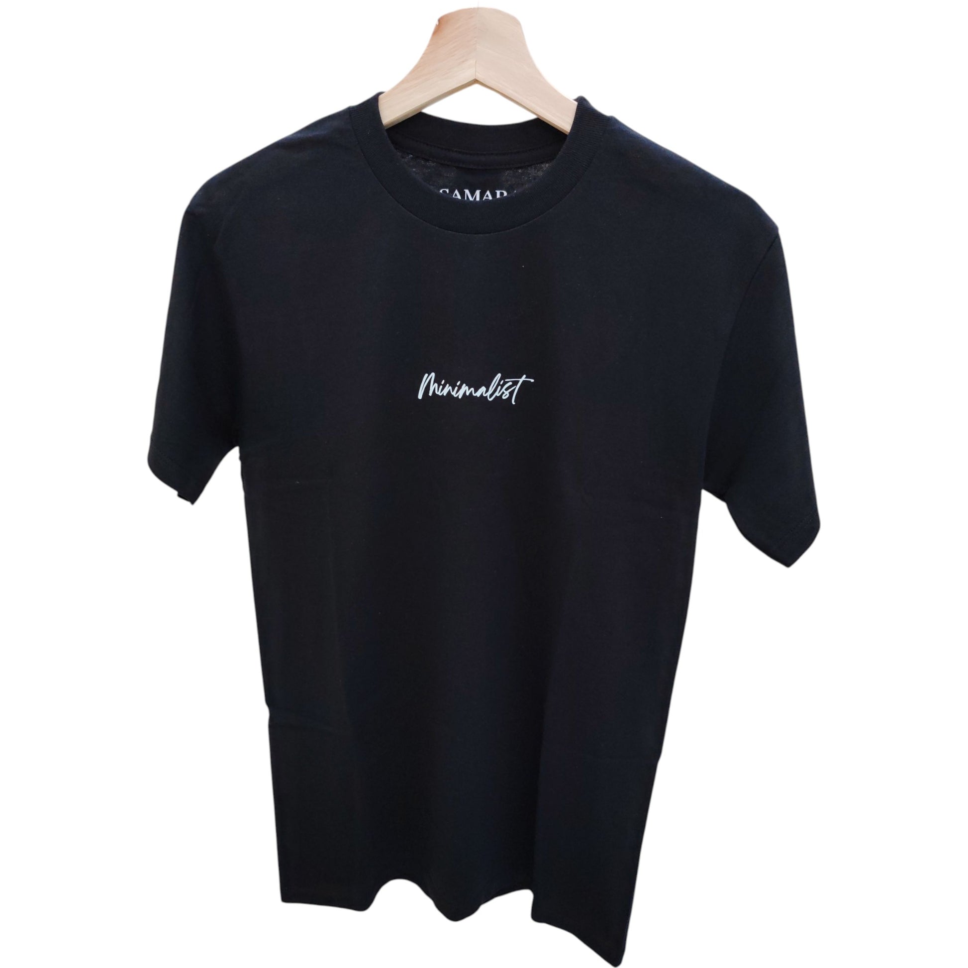 Playera negra de cuello redondo, diseño minimalist