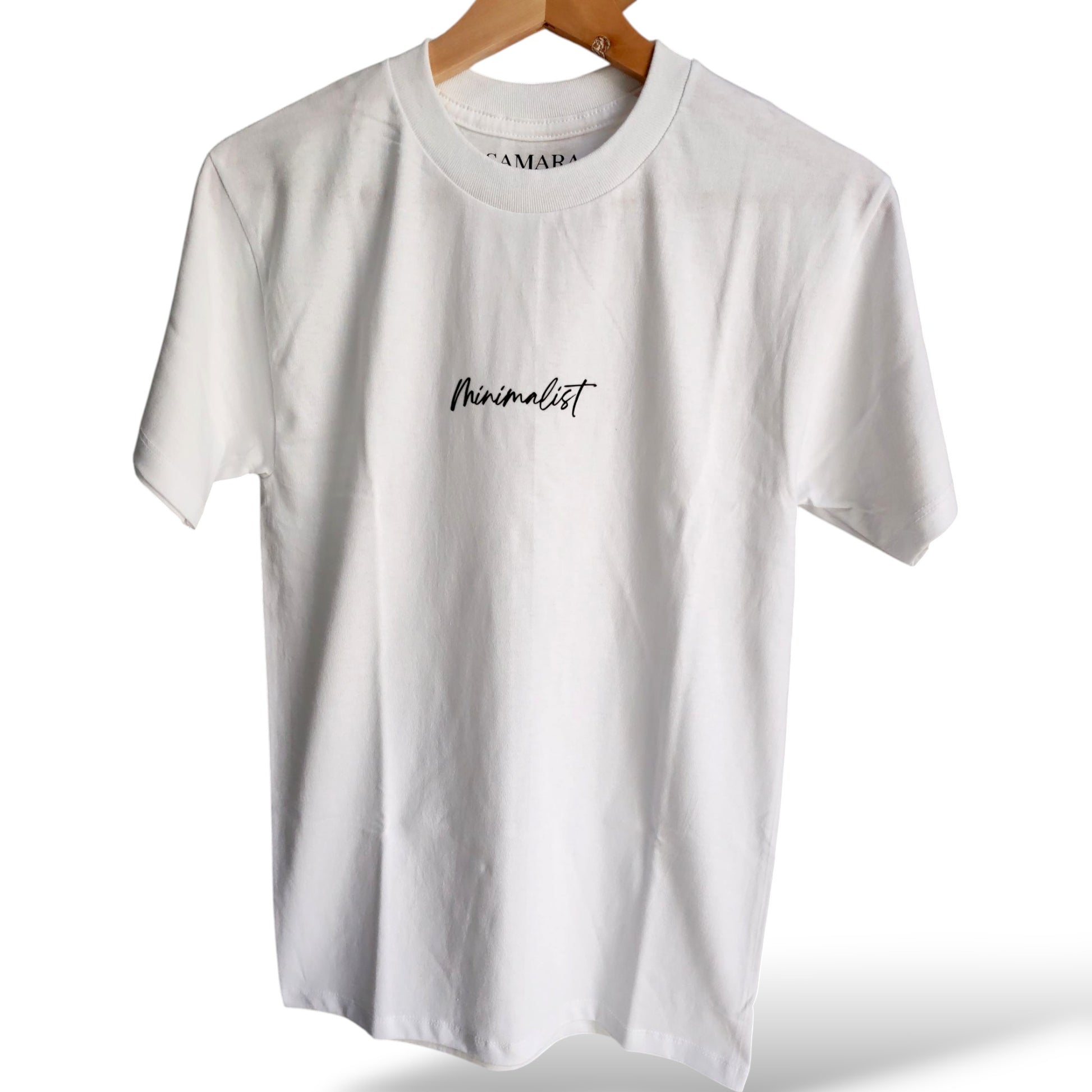 Playera blanca de cuello redondo, diseño minimalist