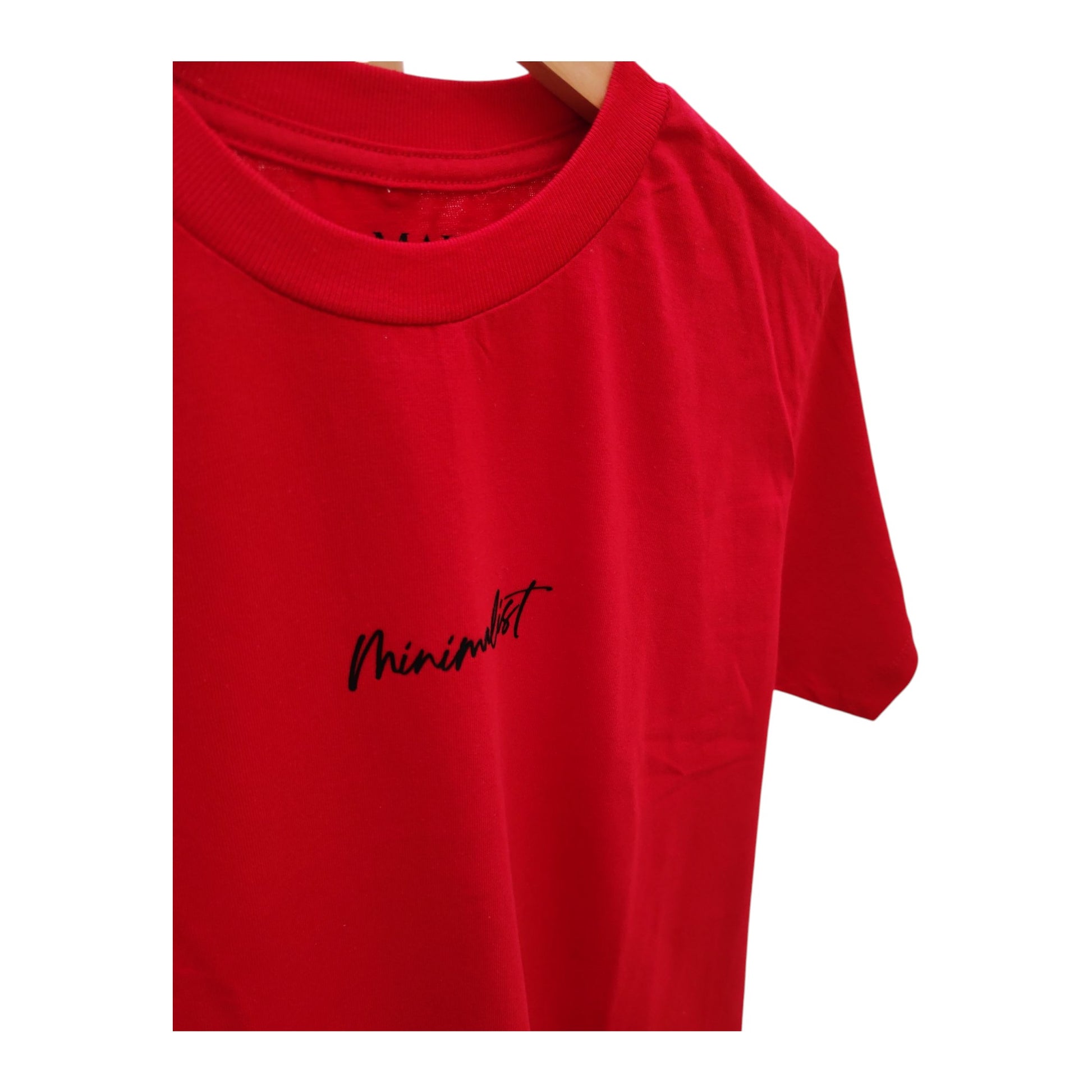 Playera roja de cuello redondo, diseño minimalist