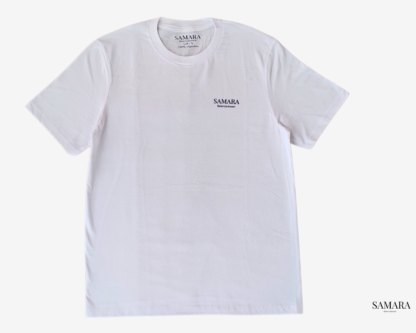 Playera blanca de cuello redondo, diseño Samarabalancedwear