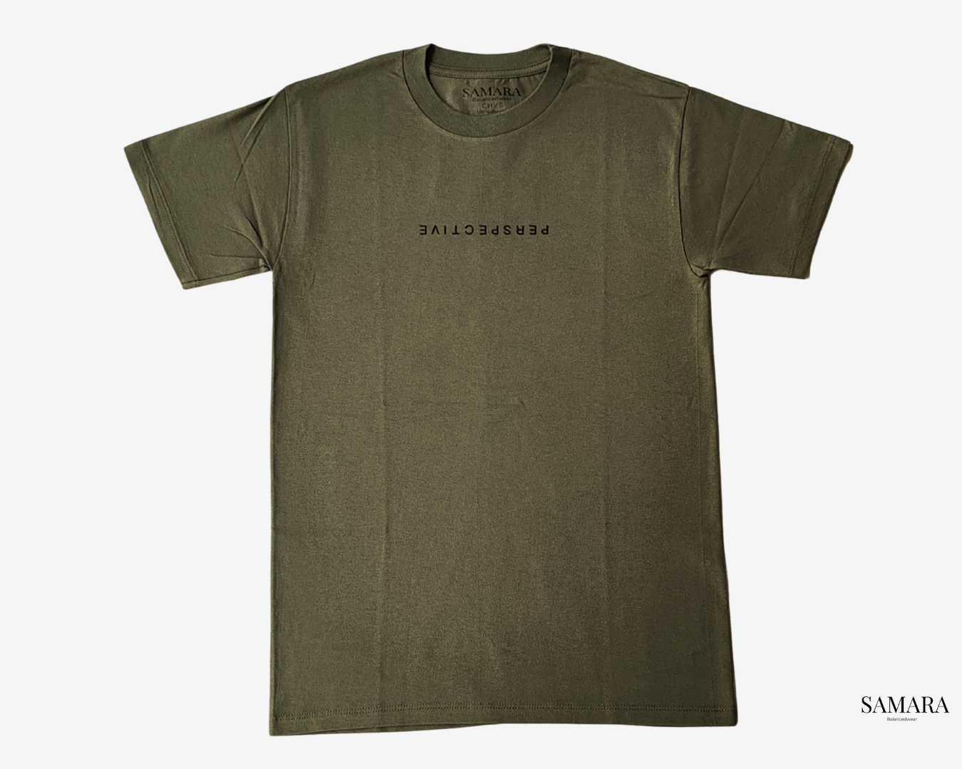 Playera verde olivo de cuello redondo, diseño perspective