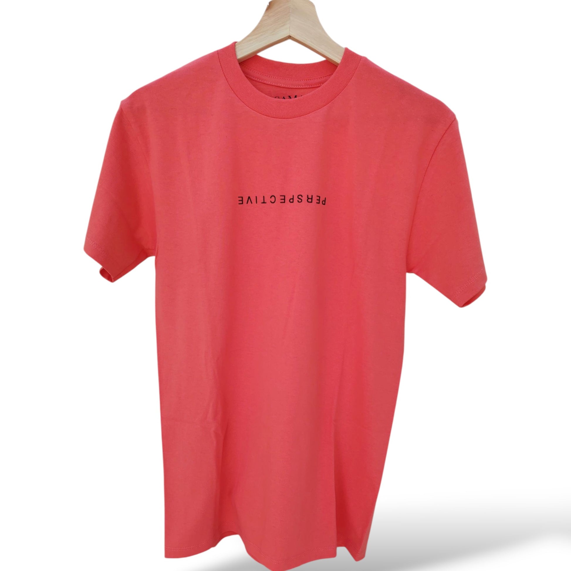 Playera salmón de cuello redondo, diseño perspective