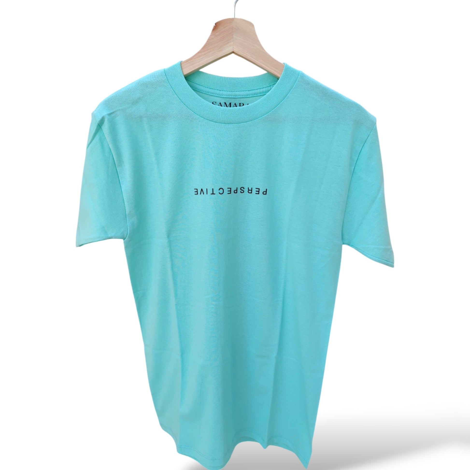 Playera menta de cuello redondo, diseño perspective