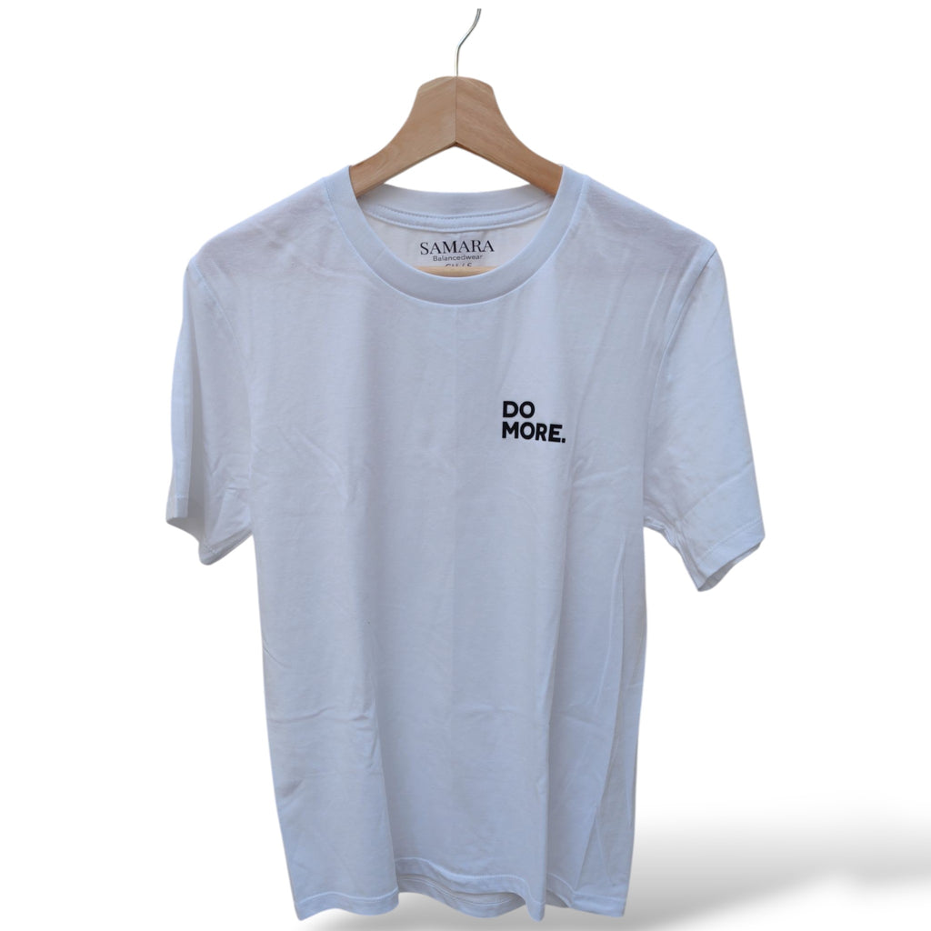 Playera blanca de cuello redondo, diseño Do more