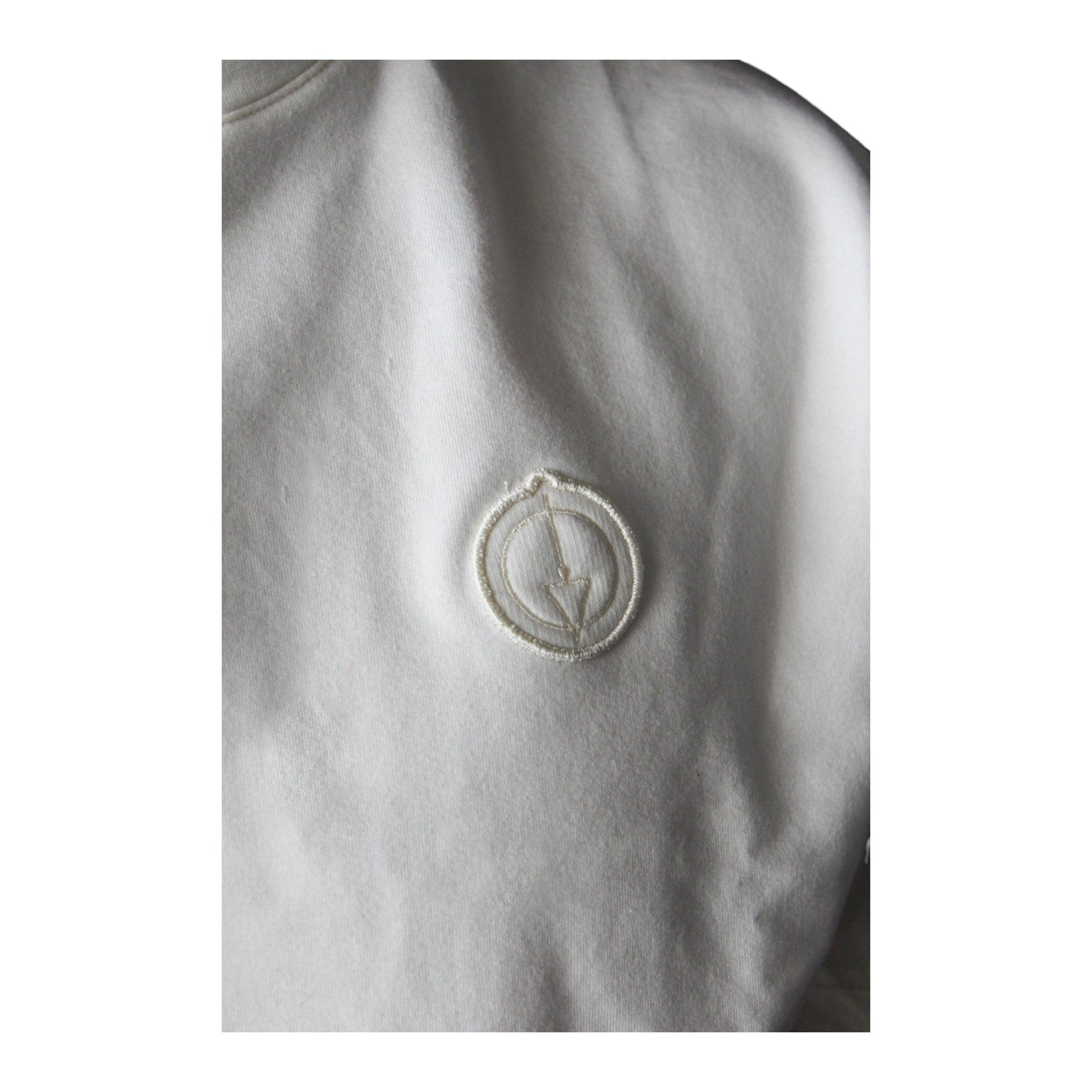 Bordado logo french terry / crudo